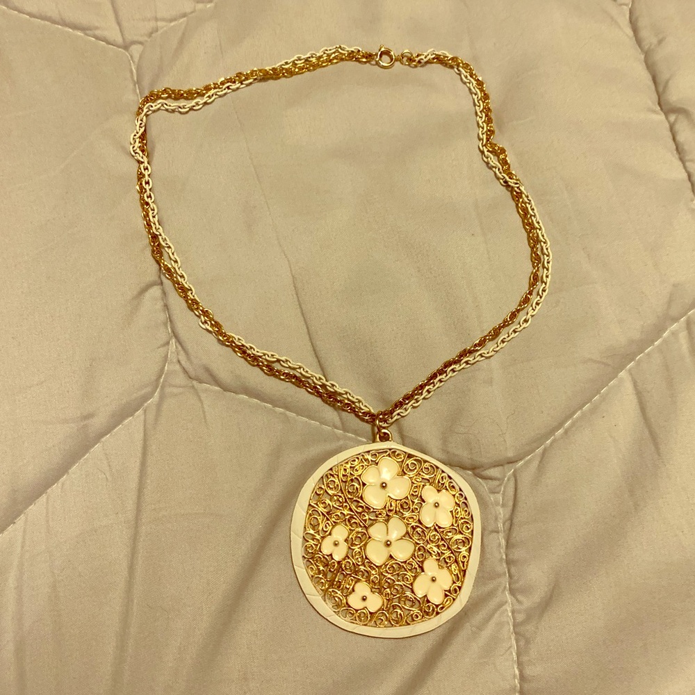 White flower necklace